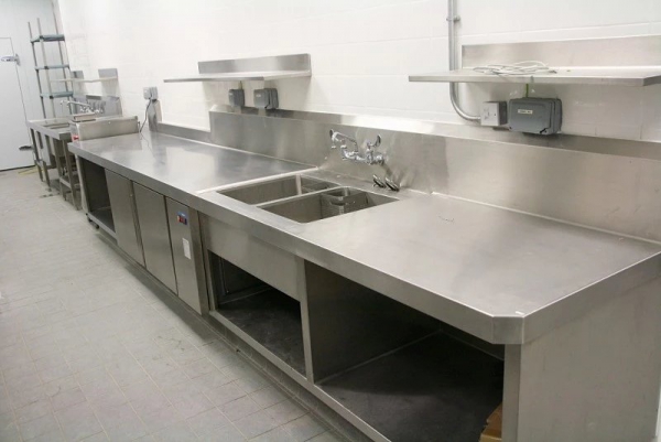 主灶間布局廚房設(shè)計